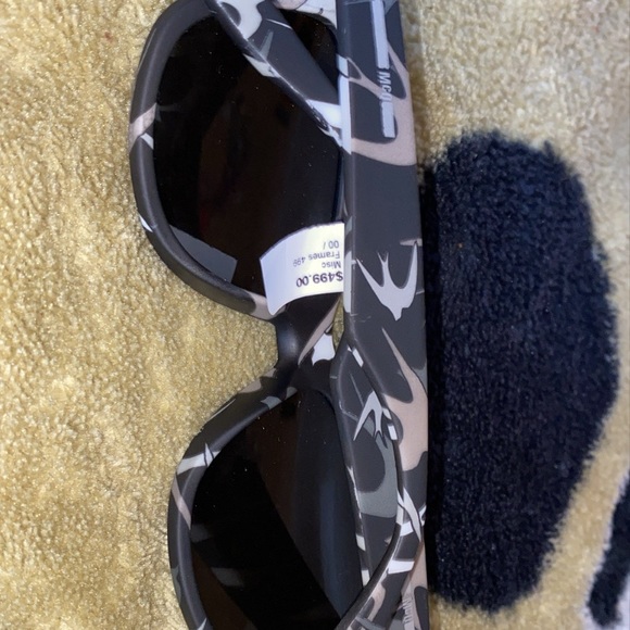 Alexander McQueen sunglasses - Picture 2 of 2